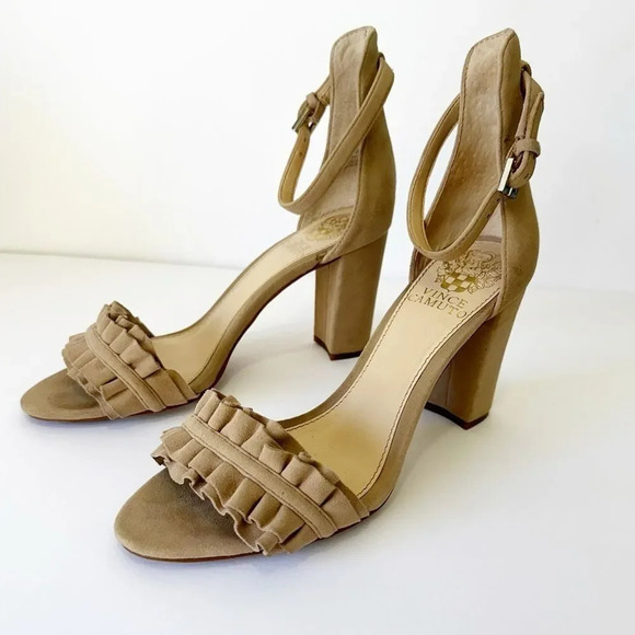 VINCE CAMUTO Carlista Taupe Tan Ruffled Pleated Block Sandal Size 6.5 Neutral - Picture 2 of 6